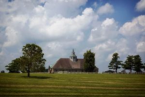 Long distance moving companies Lexington - a house in the field