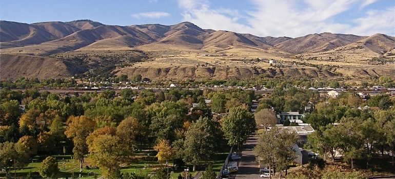 western Pocatello is a sight you will see with good cross country moving companies Pocatello