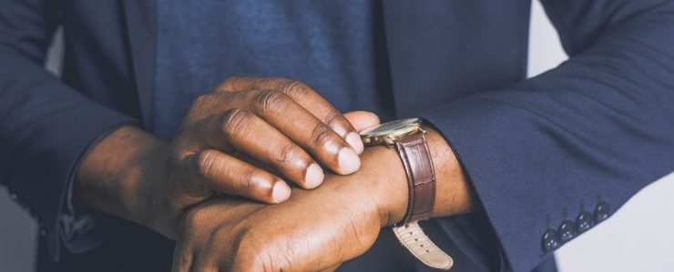 Man looking at his watch - hiring cross country moving companies Worcester will save you some time