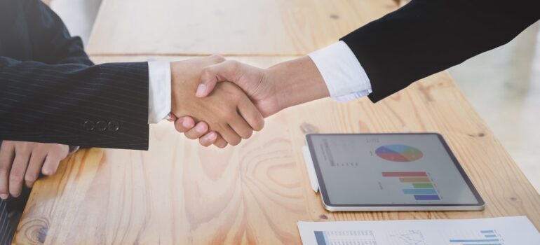 Two people shaking hands after hiring one of the best cross country moving companies Hillsboro