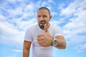 A man giving thumbs up after moving from Idaho to Florida