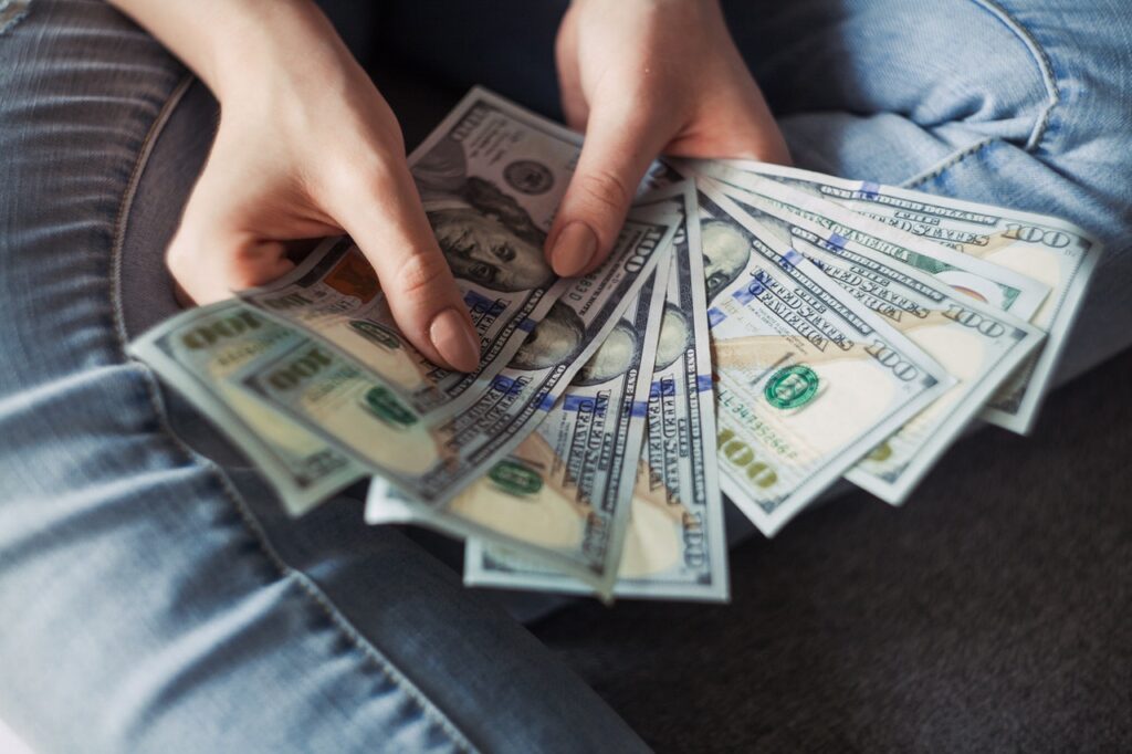 woman counting money that you could save if you share moving truck space