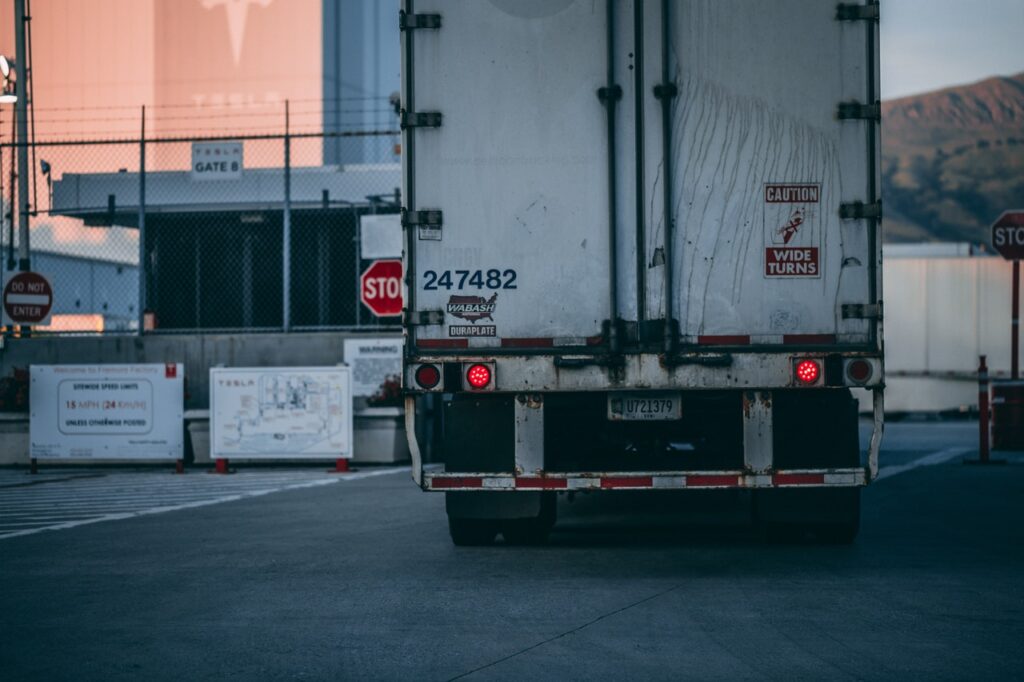 moving truck trailer that you can share