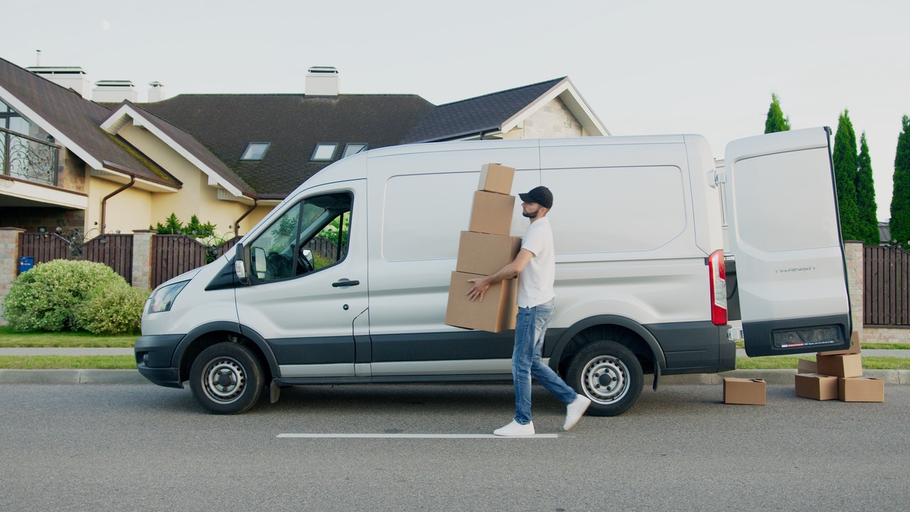 Mover unloading the moving van