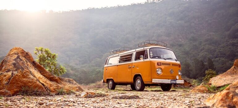 volkswagen van leaving Florida for Georgia