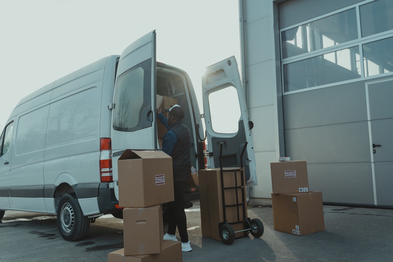 mover loading the moving van