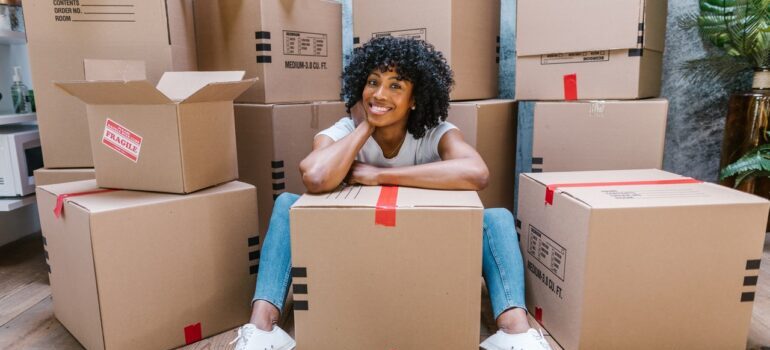 woman waiting for 606 movers