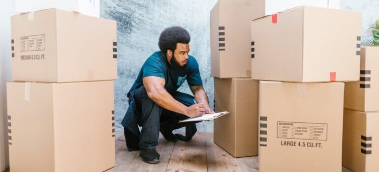 Hiring pro movers when moving from New York to Illinois.