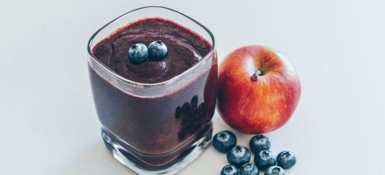 apple and blueberry juice