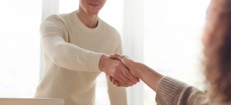 Employee and a client shaking hands.