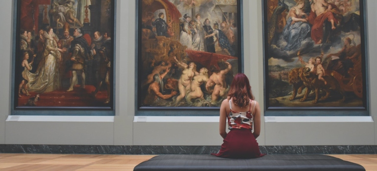 girl looking at pictures in museum