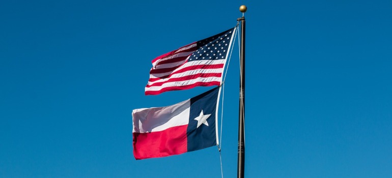 The flags of USA and Texas.