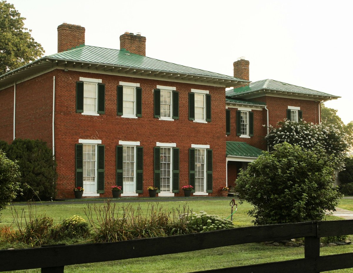 Georgian style house in Virginia.