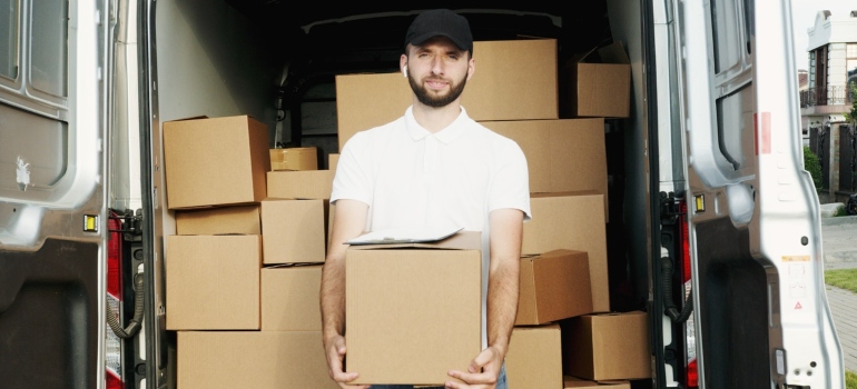 Professional mover helps for moving to Jacksonville