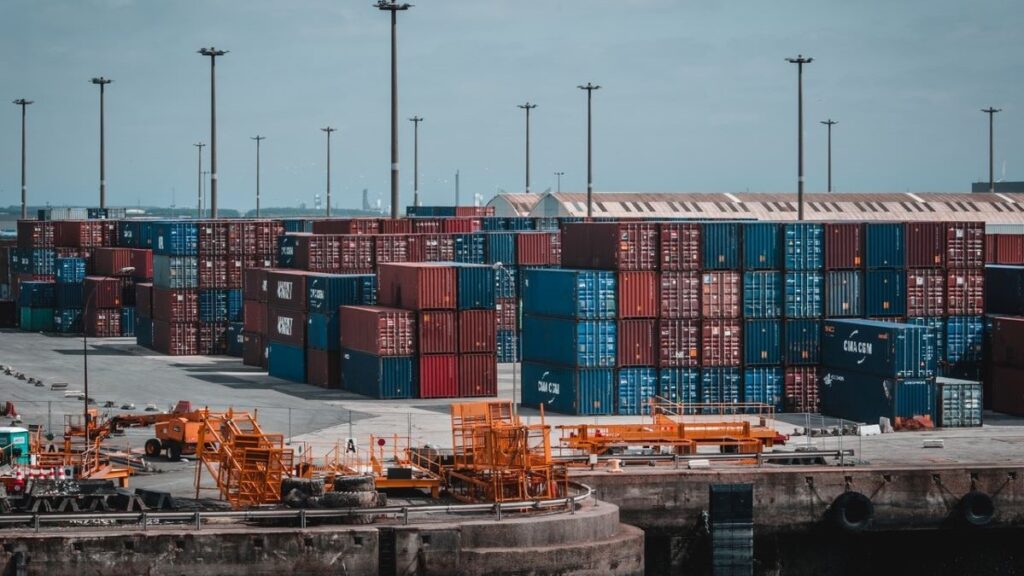 A port stuffd with containers due to global shipping crisis.