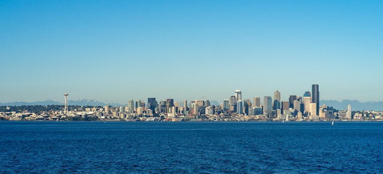 A waterfront photo of Seattle, that's one of the most high-tech cities in the US.