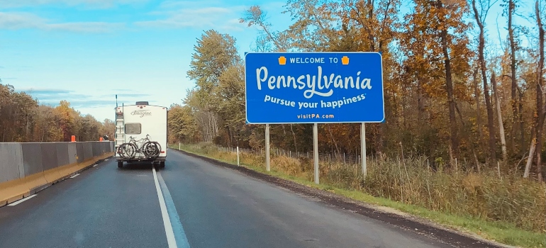 A road sigh saying 'welcome to Pennsylvania'