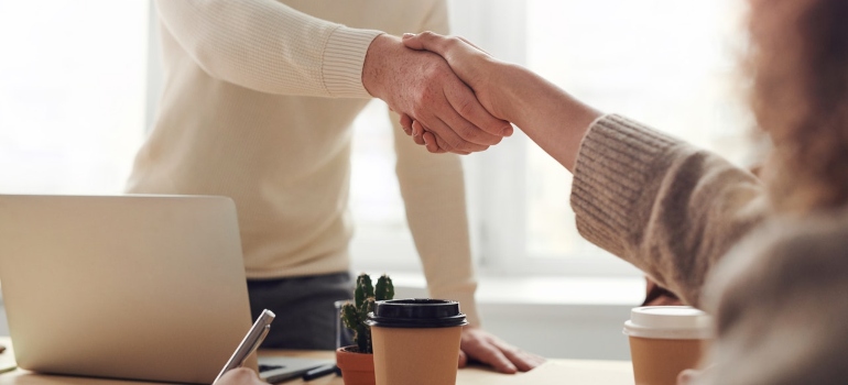 people shaking hands after figuring out how to change banks when moving out of state