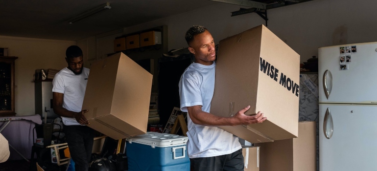 Movers from long distance moving companies High Point carrying boxes