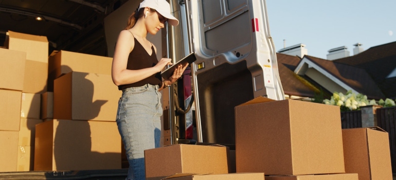 Movers from long distance moving companies San Tan Valley carrying boxes