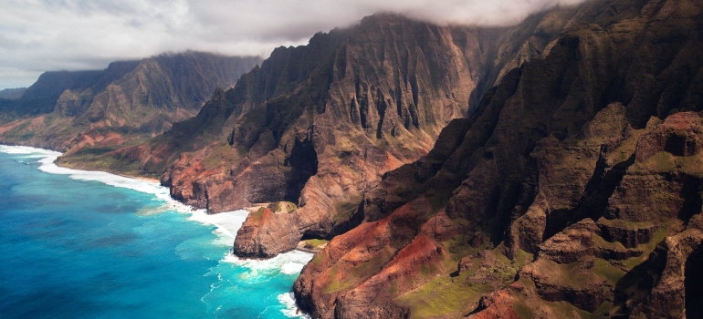 Hawaii mountains by the ocean