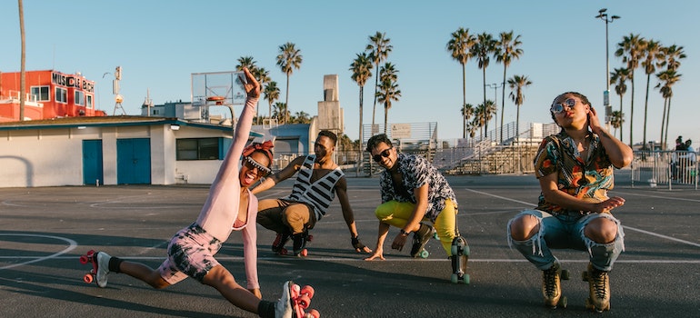 4 people having fun in LA on roller-skates.
