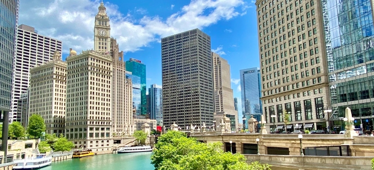 A river in Chicago surrounded by skyscrapers, a view you can enjoy after moving from Kentucky to Illinois