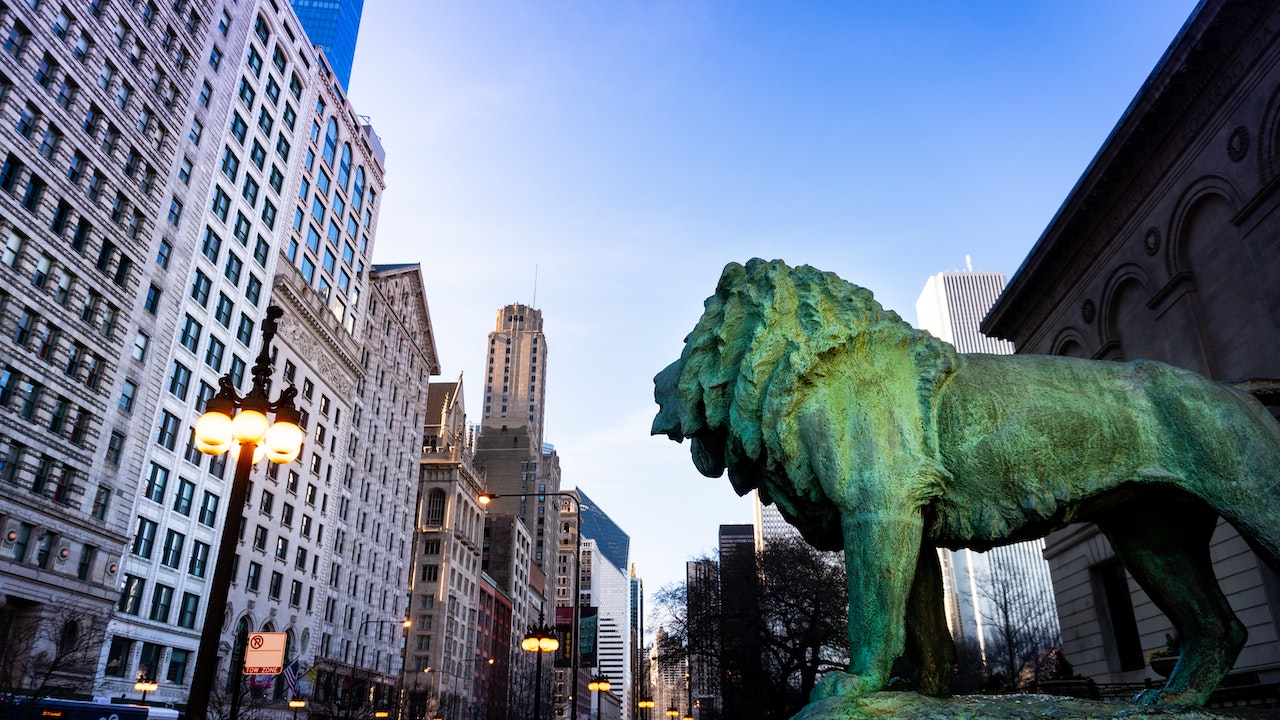 A lion statue in Chicago