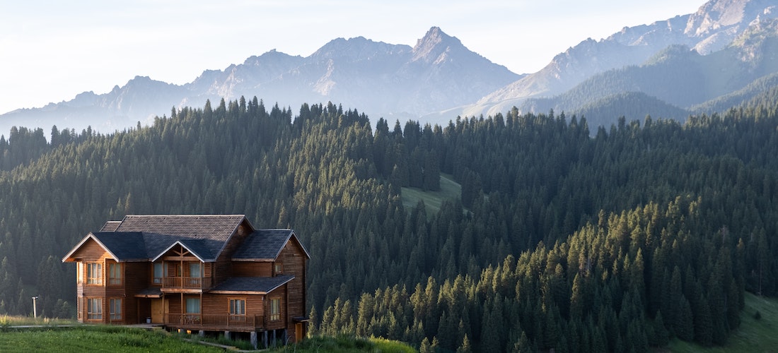 A house in Montana among the mountains.