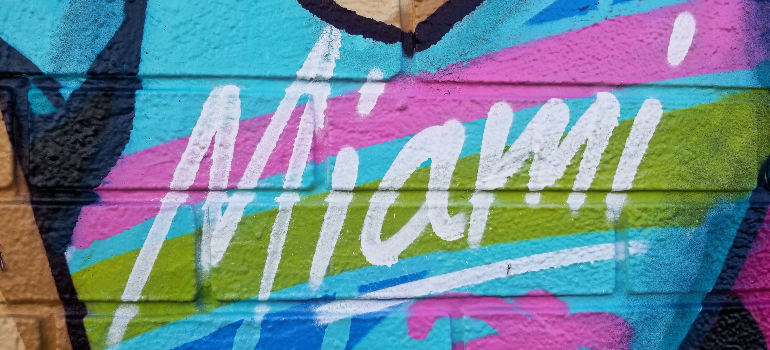 A graffiti that says "Miami"
