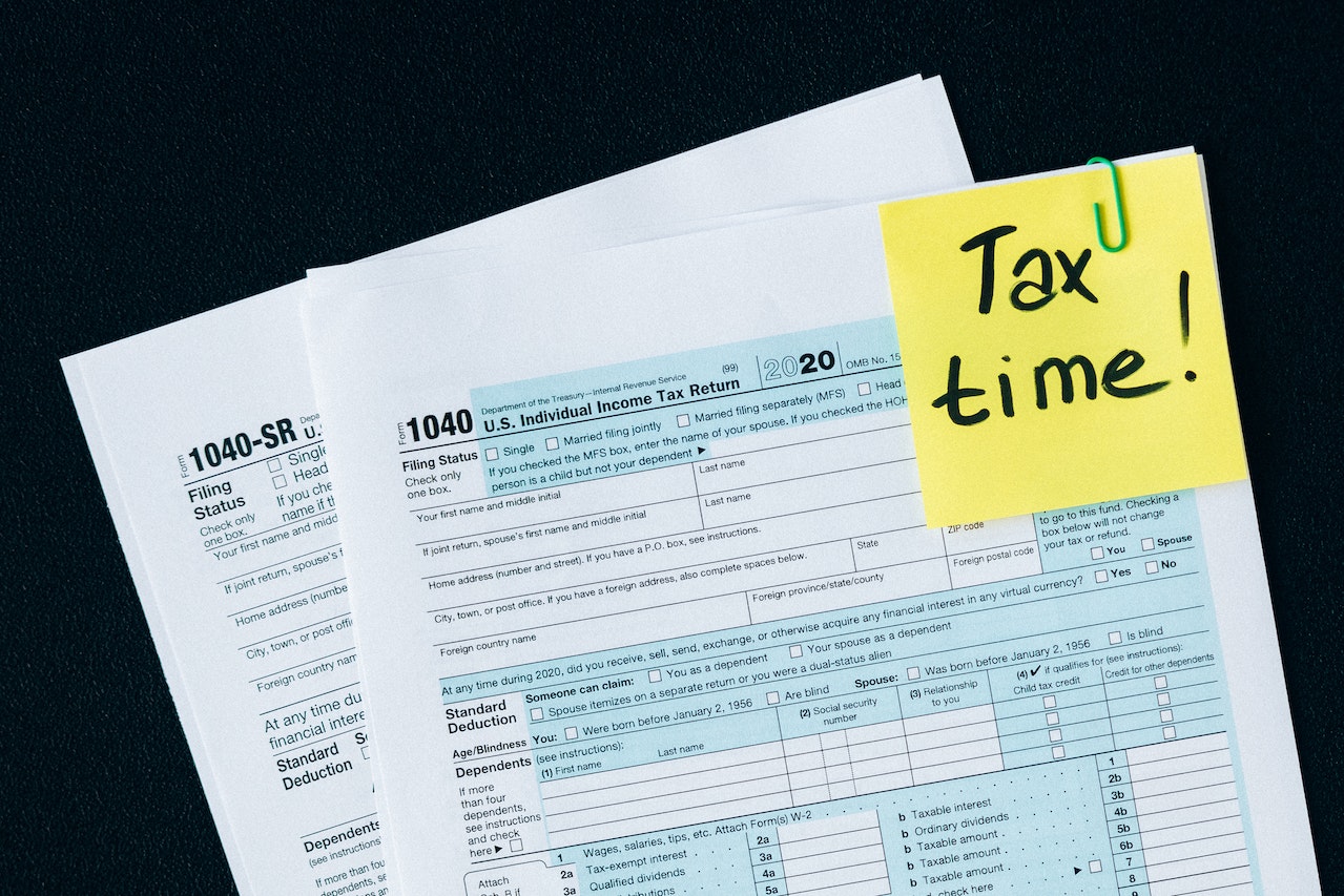 Papers with attached note about tax time