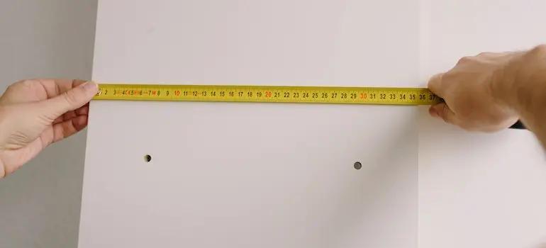 A person holding a measuring tape