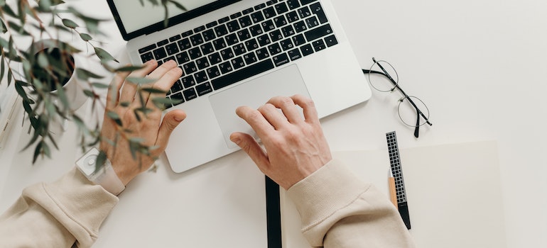 Person hiring a professional cleaner after a move on a laptop