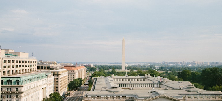 The Washington Monument photographed from afar.