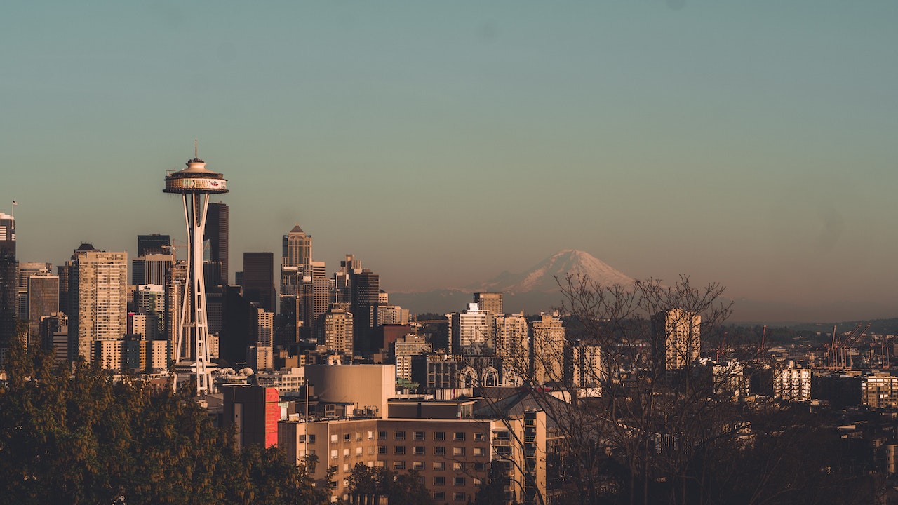 Buildings and skyline in Seattle, one of the cities for job seekers in Washington