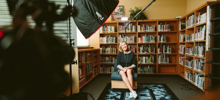 Picture of people shoting a video testimonial to combat the fake online moving reviews