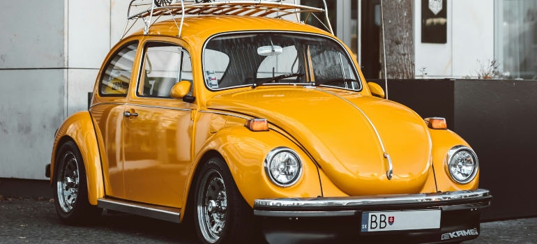 Picture of a yellow car