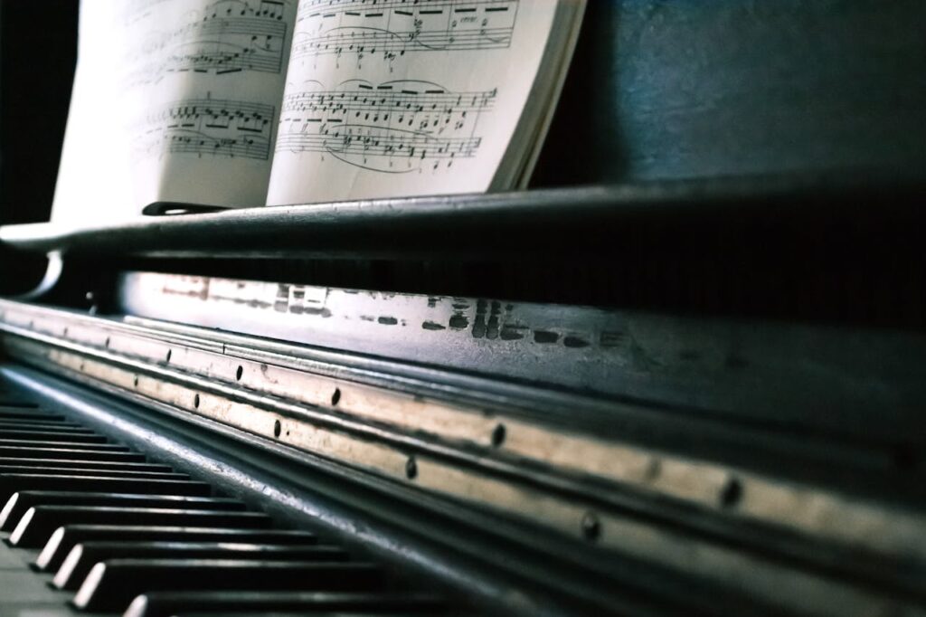 black piano