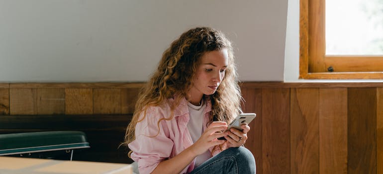 woman using her smartphone