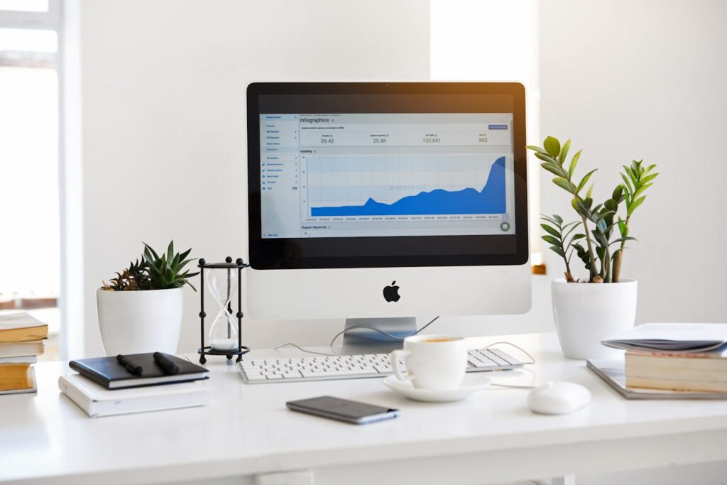 silver Imac on a table
