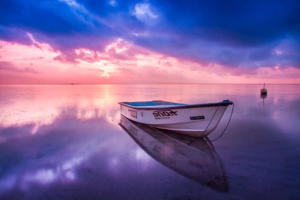 White Boat in Body of Water

