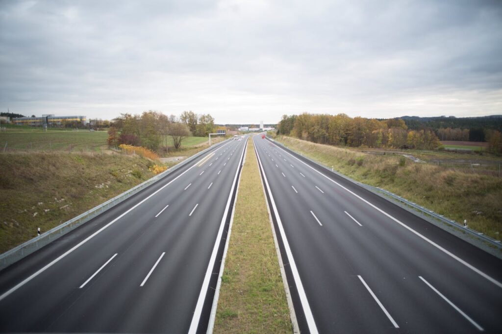 road with no vehicles