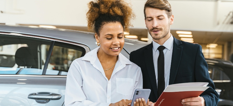 The client reads reviews about car shipping companies, so shipping a car from New Jersey to Texas it doesn't have to be stressful