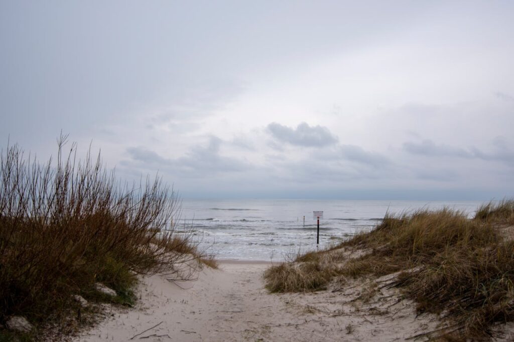 Endless wavy sea under cloudy gray sky